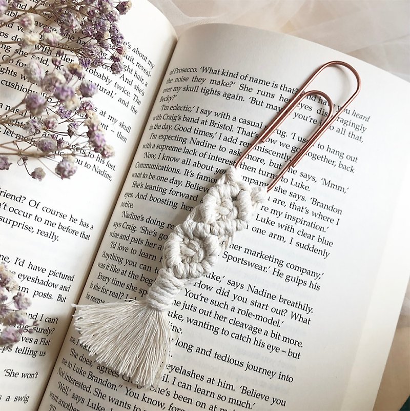 Macrame woven bookmark bookmark lavender fragrance - Bookmarks - Cotton & Hemp 