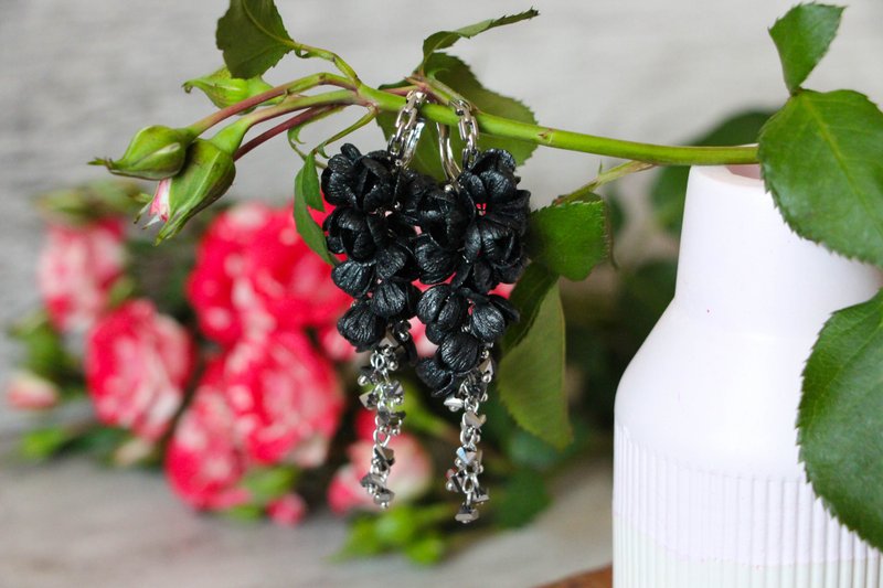 Stylish Long Black Earrings Gothic Style - 耳環/耳夾/耳骨夾 - 黏土 黑色