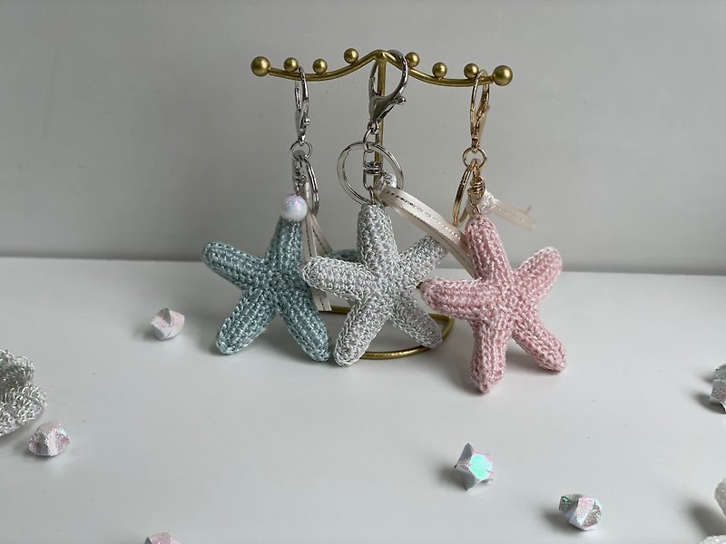 Handwoven Starfish Keychain - ที่ห้อยกุญแจ - วัสดุอื่นๆ หลากหลายสี