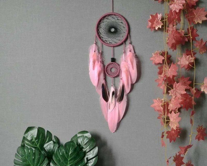 Pink dream catcher. Dream catcher wall hanging. Boho nursery decor girl. - ตกแต่งผนัง - วัสดุอื่นๆ สึชมพู