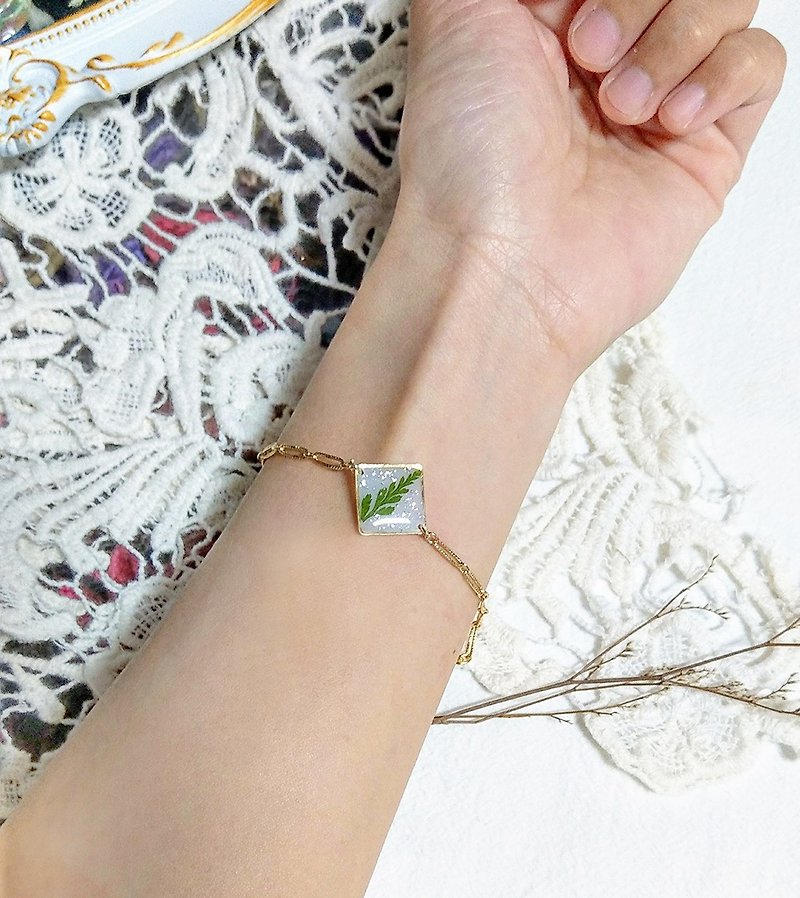 14KGF Real Plant Bracelet, Natural jewelry, Dried Flowers Bracelet, Green Bracel - สร้อยข้อมือ - เรซิน ขาว