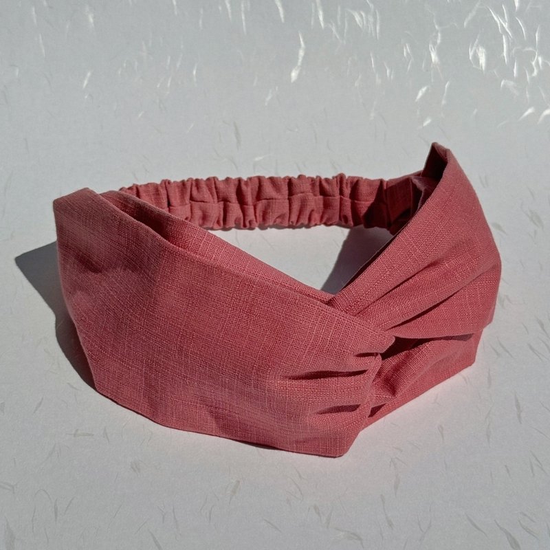 【巧妙藝手】海棠粉紅 手作交叉扭結髮帶 - 髮箍/髮帶 - 棉．麻 粉紅色