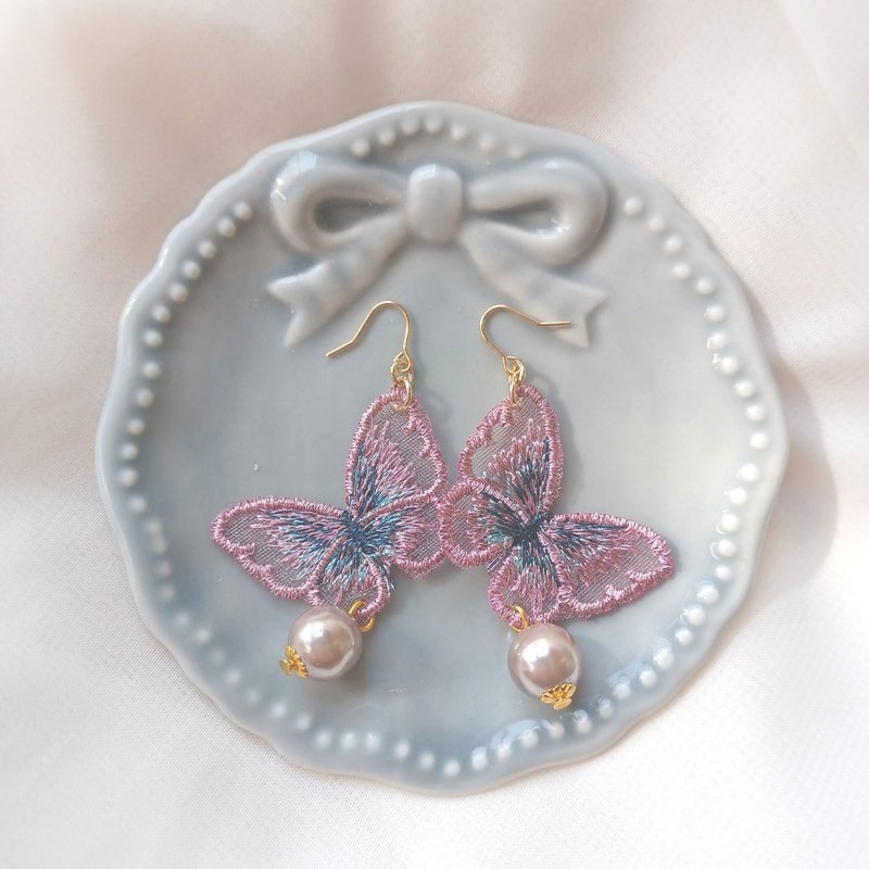 Pearl and organza butterfly earrings or Clip-On (nickel free) - ต่างหู - ไนลอน สึชมพู