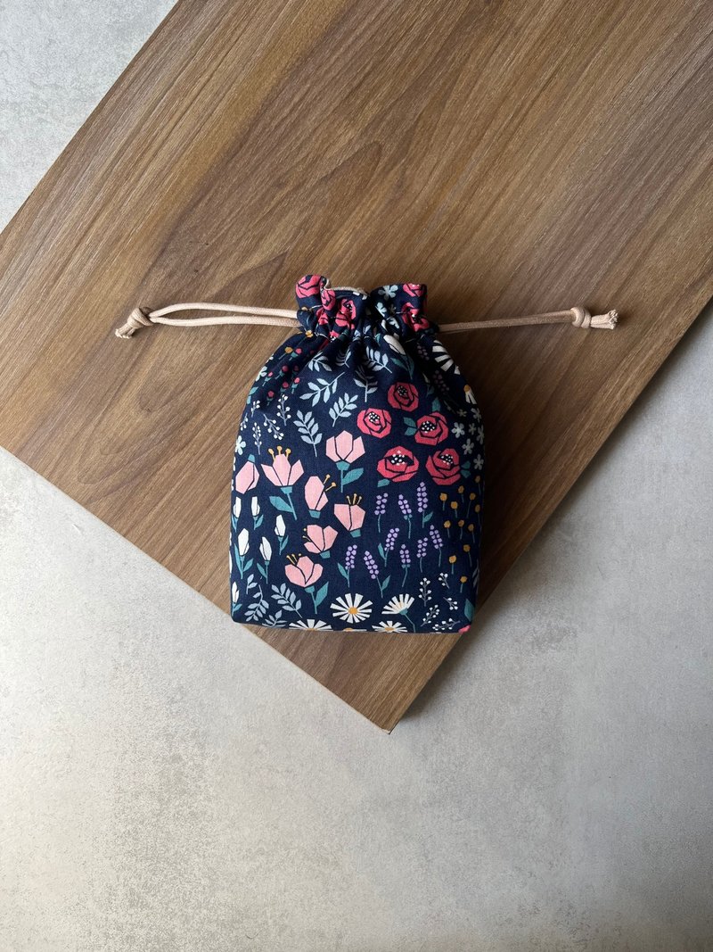 Bundle pocket丨paper-cut flowers - Drawstring Bags - Cotton & Hemp 