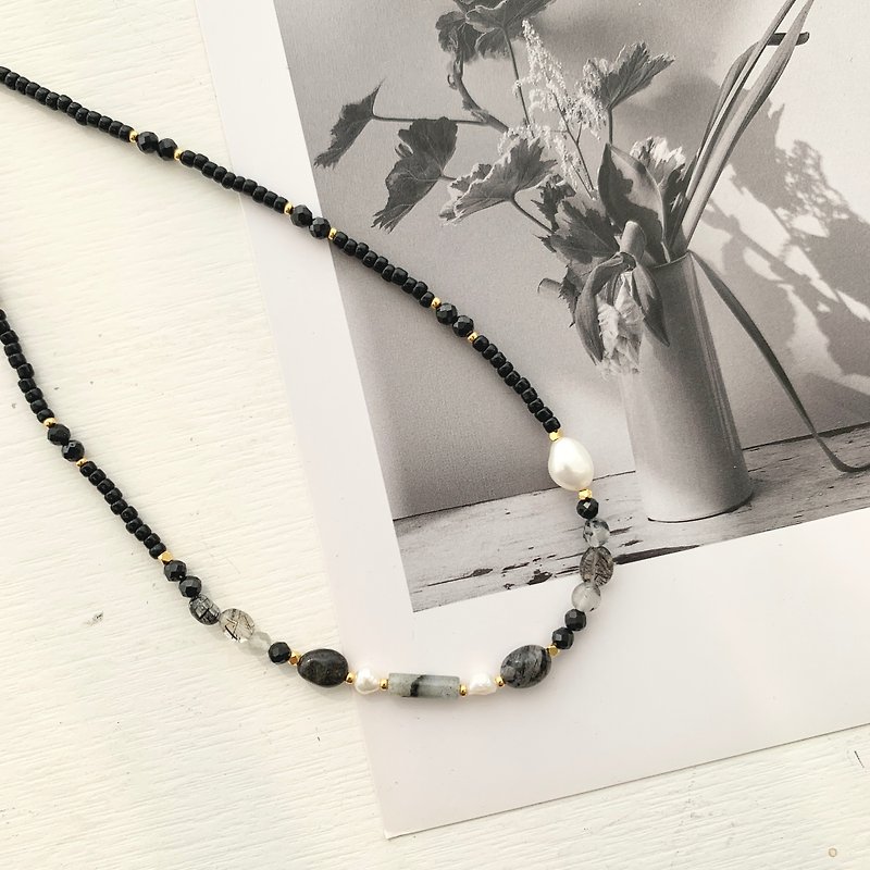Worldly Smoke/Handmade Beaded Necklace/Freshwater Pearl Natural Colored Stone - สร้อยคอ - วัสดุอื่นๆ 