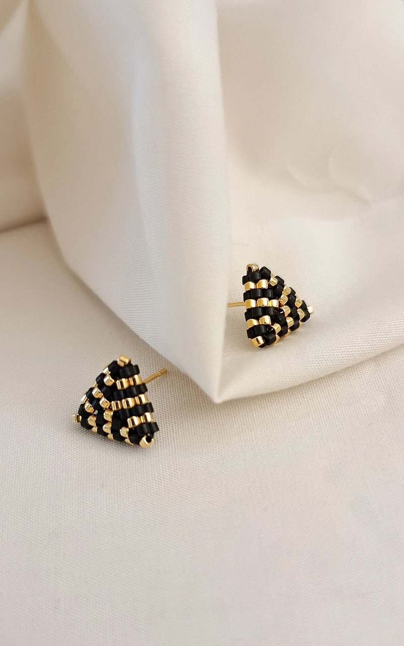 Trois Art Deco | Black and gold triangle beaded studs by JeannieRichard - Earrings & Clip-ons - Glass Black