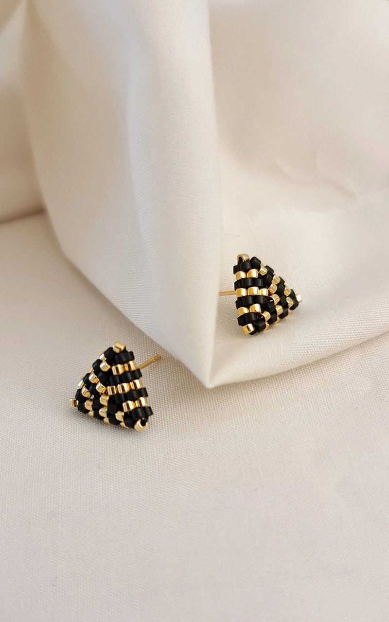 Trois Art Deco | Black and gold triangle beaded studs by JeannieRichard - Earrings & Clip-ons - Glass Black