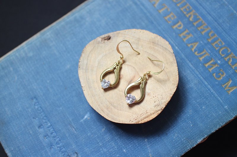 The heart-zircon brass earrings - Earrings & Clip-ons - Other Metals Gold