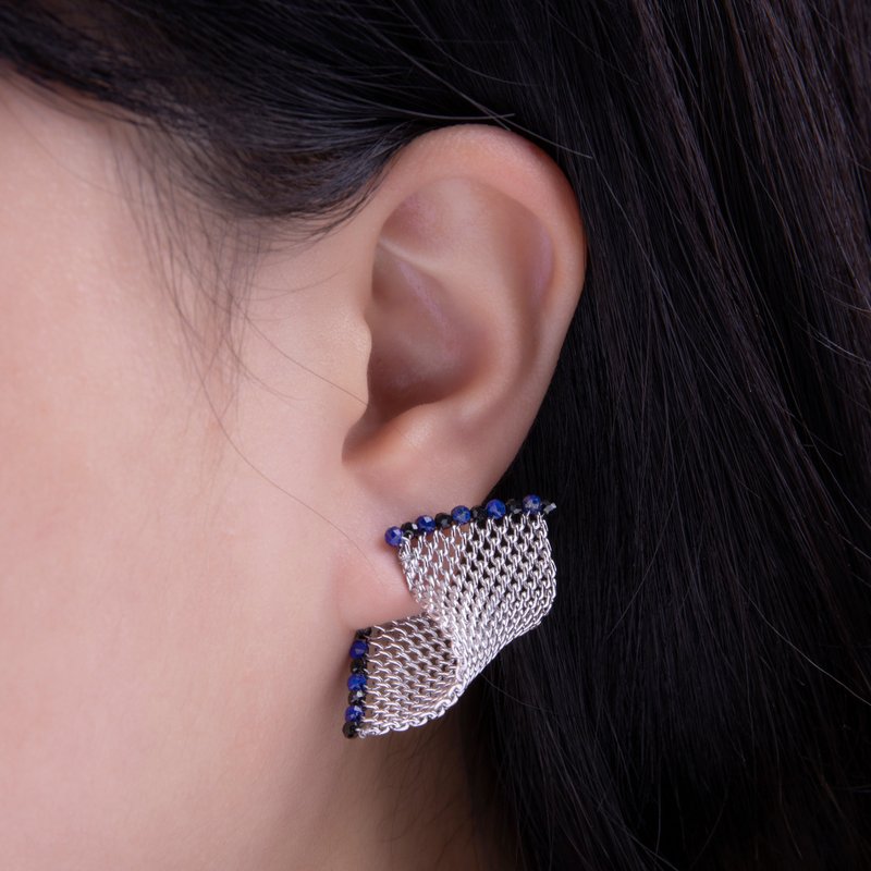 Meritorious Lapis Platinum Earrings - ต่างหู - เครื่องเพชรพลอย สีเงิน