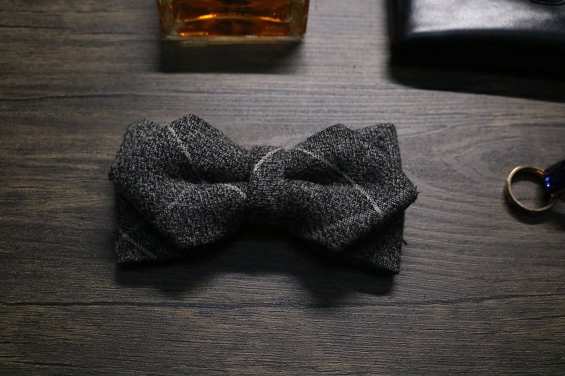 Diamond bow tie with woolen Plaid - Bow Ties & Ascots - Wool Gray