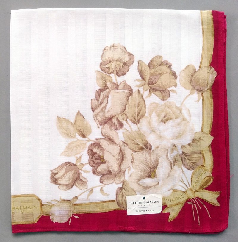 Pierre Balmain Vintage Handkerchief Floral Roses 18 x 17.5 inches - ผ้าเช็ดหน้า - ผ้าฝ้าย/ผ้าลินิน สีแดง