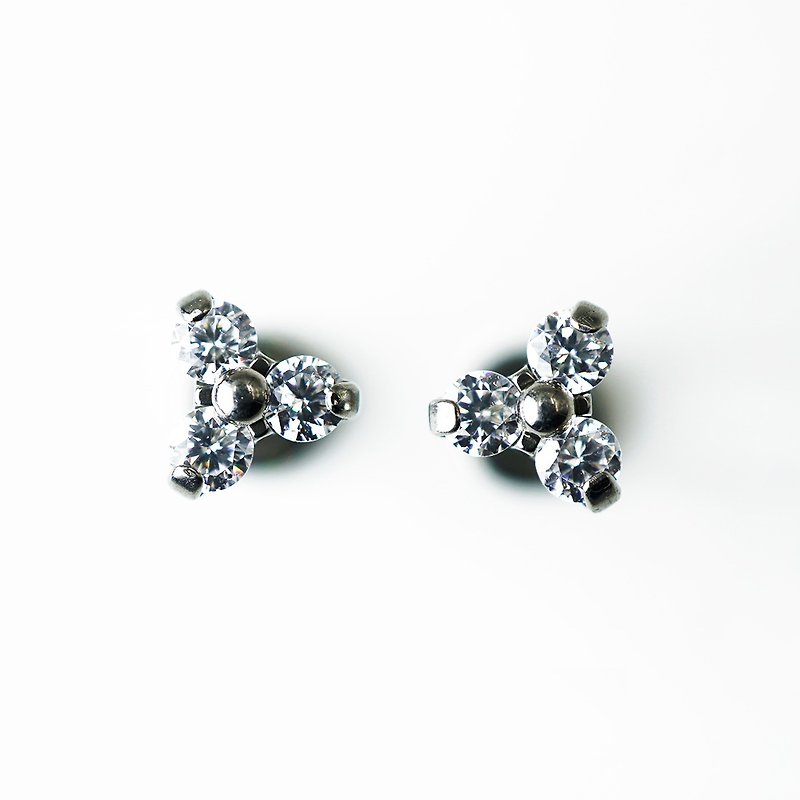 Titanium needle + Stone X3 (set of two) from TIGT - Earrings & Clip-ons - Precious Metals Silver