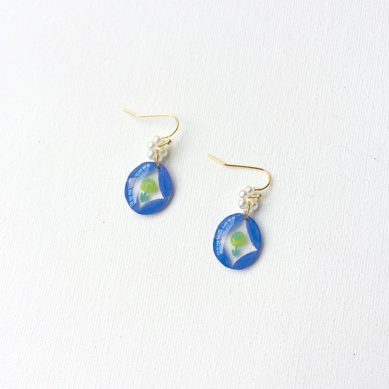 Window flower clip/pin earrings - ต่างหู - เรซิน สีน้ำเงิน