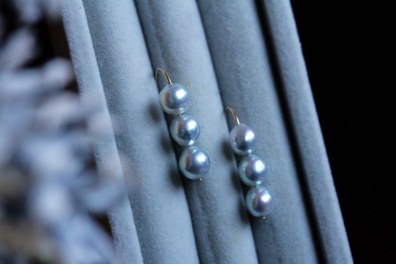 日本產 無調色天然灰 阿古屋巴洛克珍珠 三連勾式耳環 - 耳環/耳夾/耳骨夾 - 珍珠 銀色