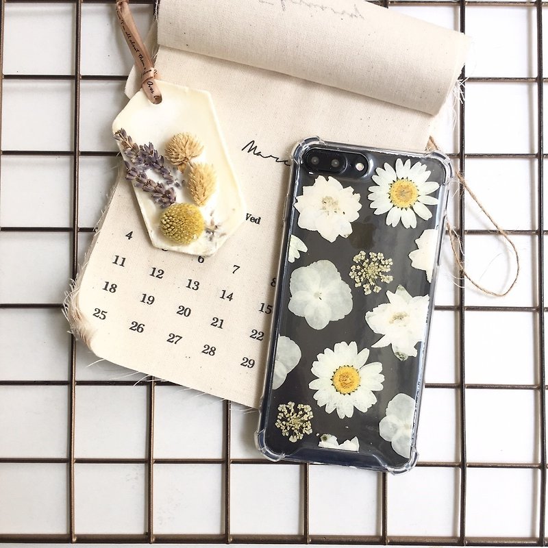 Ever-white - pressed flower phone case - เคส/ซองมือถือ - พืช/ดอกไม้ ขาว