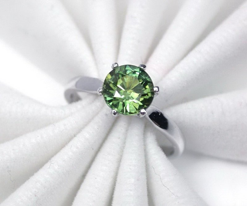 8 มิล แหวนเงินพลอยมรกตเนื้อแข็ง แหวนแต่งงานหรือแหวนวันเกิด - แหวนทั่วไป - เงินแท้ สีเขียว