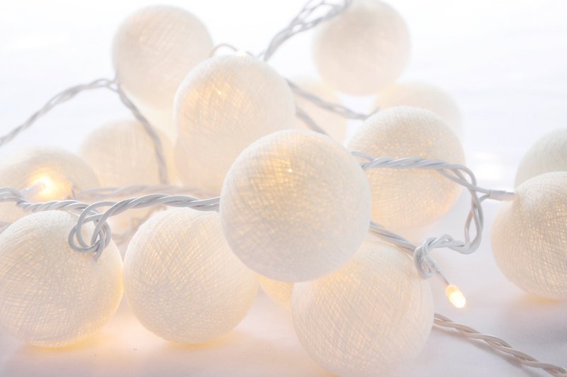 20 Romantic White Cotton Ball String Lights for Home Decoration,Party,Bedroom - โคมไฟ - ผ้าฝ้าย/ผ้าลินิน 