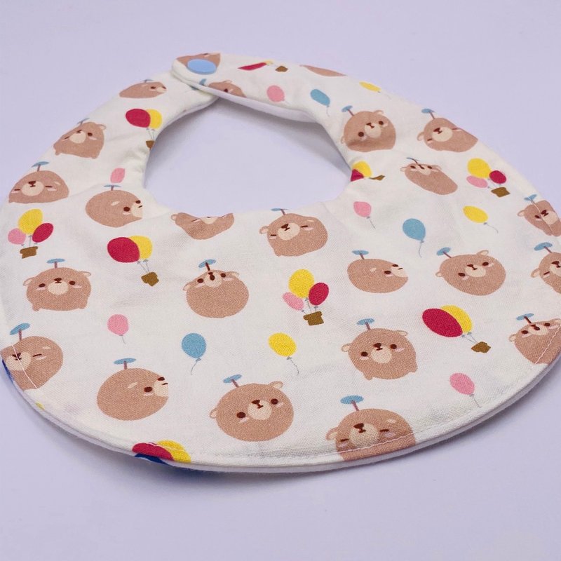 Balloon bear bib double gauze saliva towel design full moon gift - ผ้ากันเปื้อน - ผ้าฝ้าย/ผ้าลินิน สีนำ้ตาล