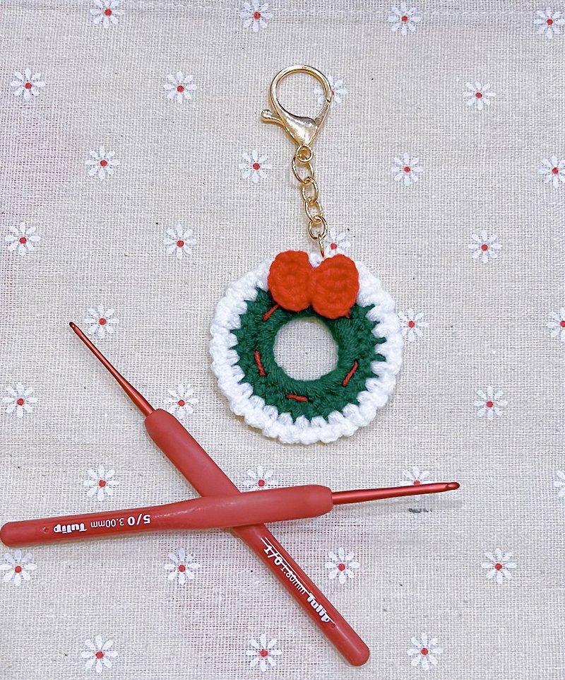 [Customized Gift] Handmade Christmas Wreath Pendant Keychain - Keychains - Cotton & Hemp Green