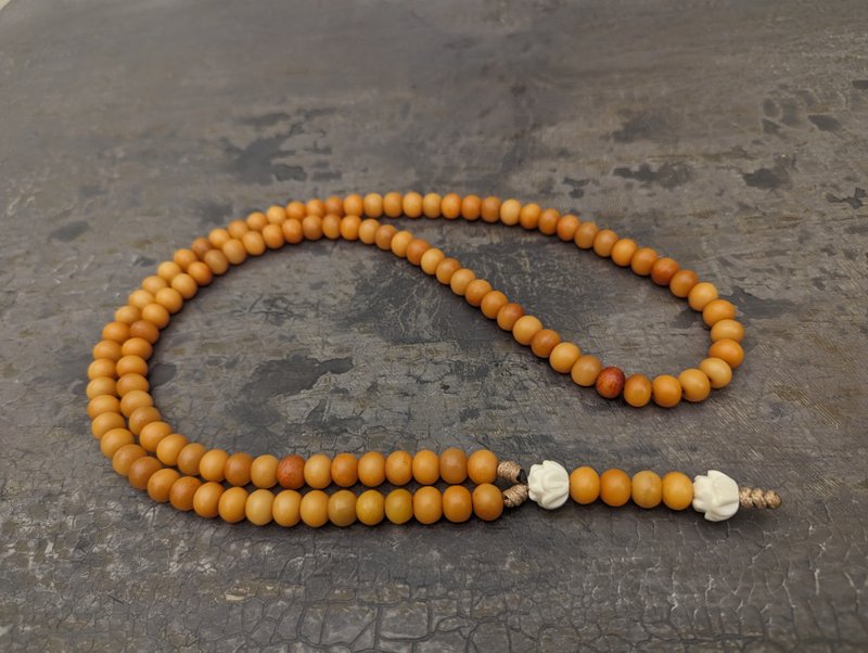 Yak Bone Mala Prayer Rosary Tibetan vintage Necklace 108 Meditation Beads - สร้อยคอ - วัสดุอื่นๆ สีส้ม