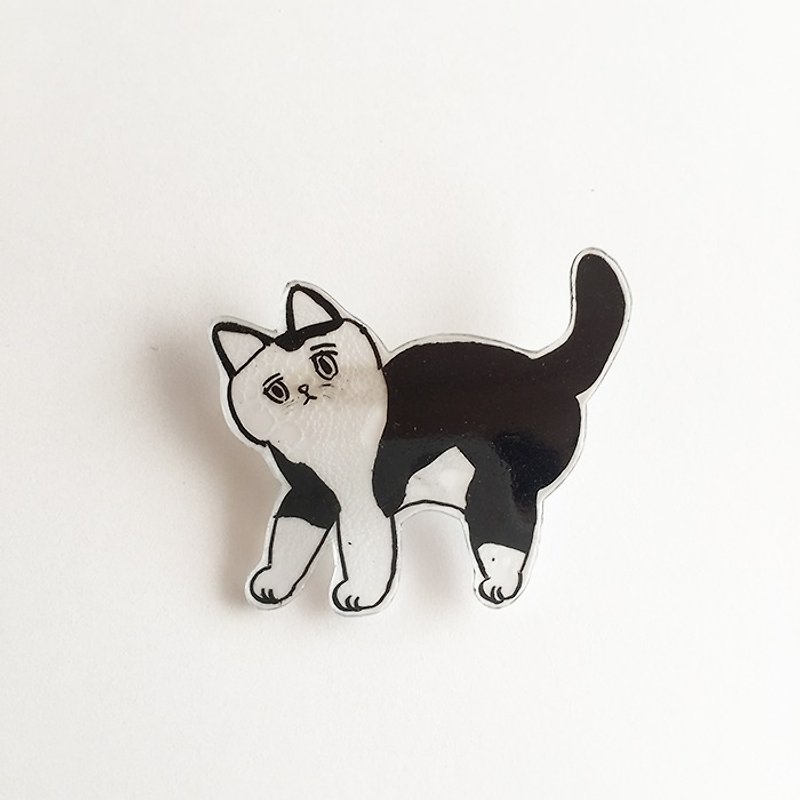 Tokotoko! Prabang brooch of black-and-white cat - Brooches - Paper White