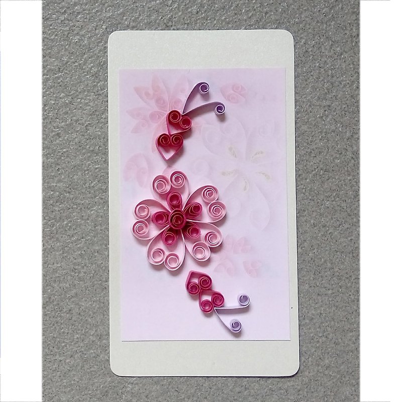 手作りペーパーロールピンクの花飾り 万能カード - カード・はがき - 紙 ピンク