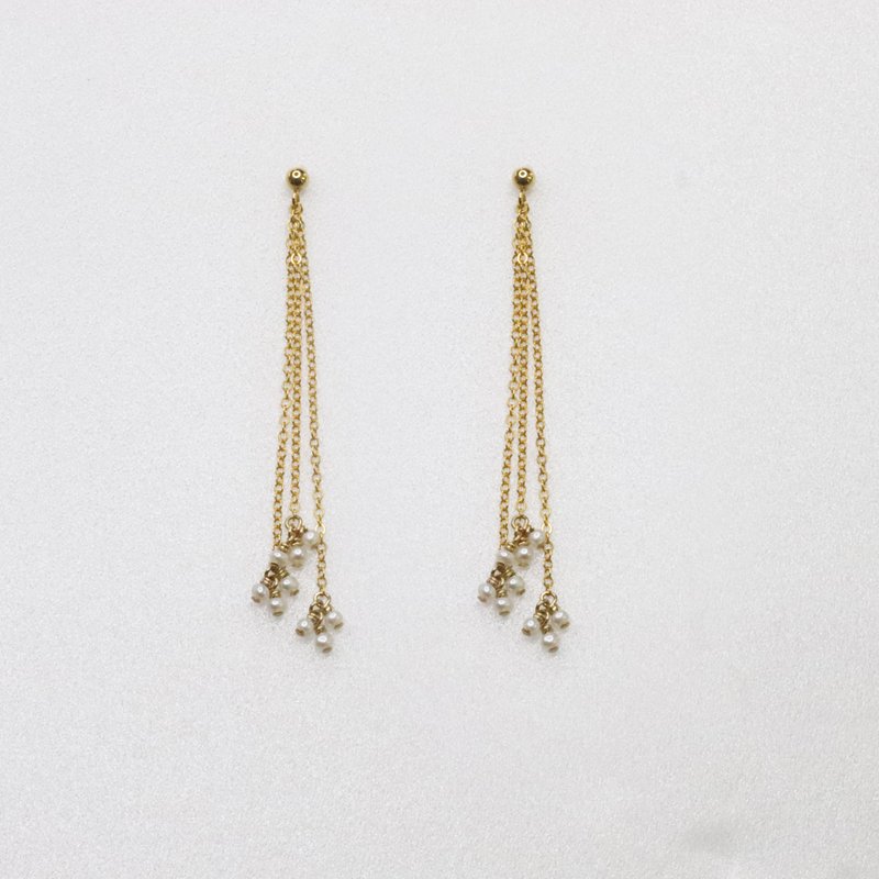 Sisters’ Intimate Party | Pearl Linear Earrings - ต่างหู - โลหะ สีทอง