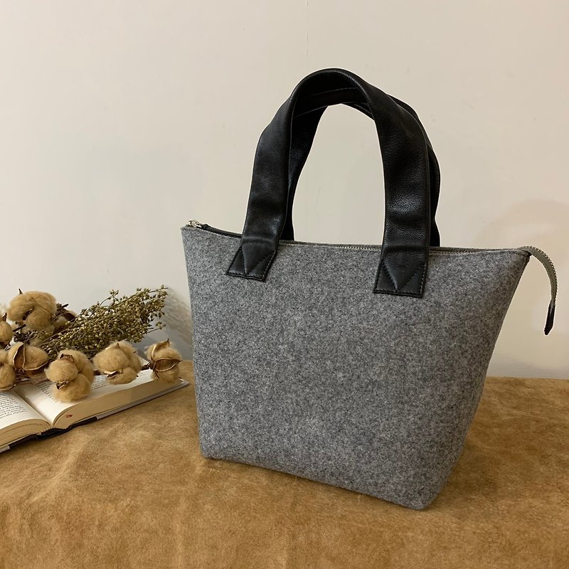 PET bottle recycled felt x cowhide gusseted tote bag S size 3 colors available felt cowhide tote bag Light and sustainable M0061 - Handbags & Totes - Eco-Friendly Materials Gray