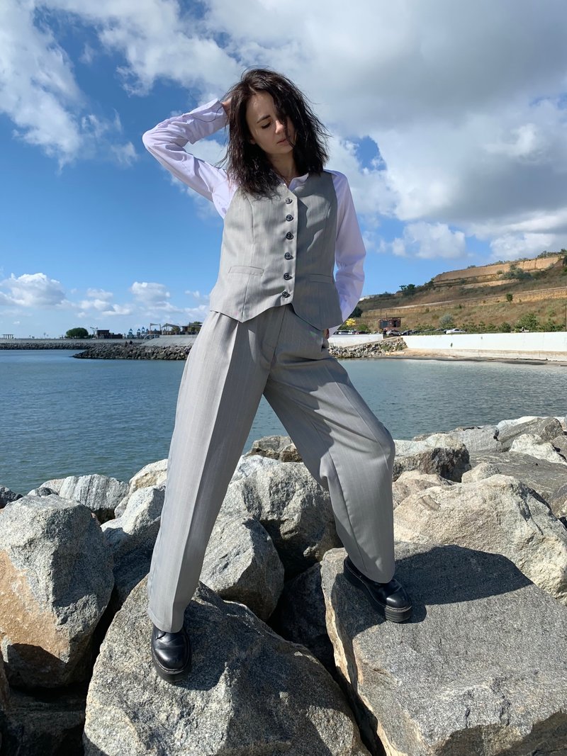 Ladies 2-piece Business office job Suits, Women Gray striped suit,  Pants suit - 吊帶褲/連身褲 - 其他材質 灰色