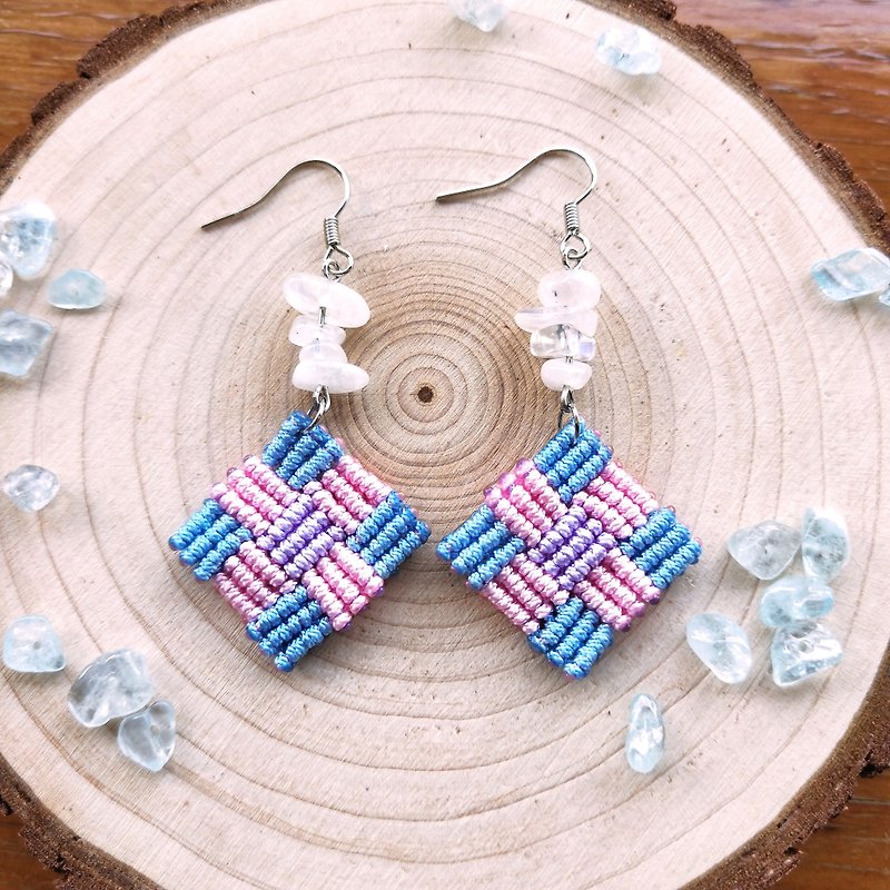 E027-Hand-woven mosaic earrings pink and blue contrast inlaid small square moonstone - ต่างหู - ไนลอน สึชมพู