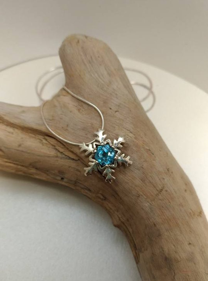 Snowflake Necklace - Necklaces - Gemstone Blue