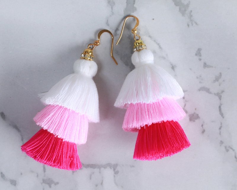 Sweet Colorful Pink Gradient Bohemian Layered Tassel Dangle Earrings for Woman - 耳環/耳夾/耳骨夾 - 棉．麻 粉紅色