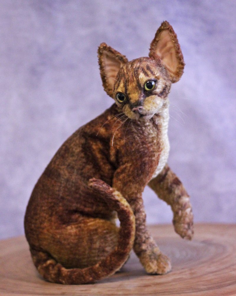 Realistic cat replica, Devon Rex cat, soft sculpture, pet portrait - ตุ๊กตา - โลหะ สีทอง