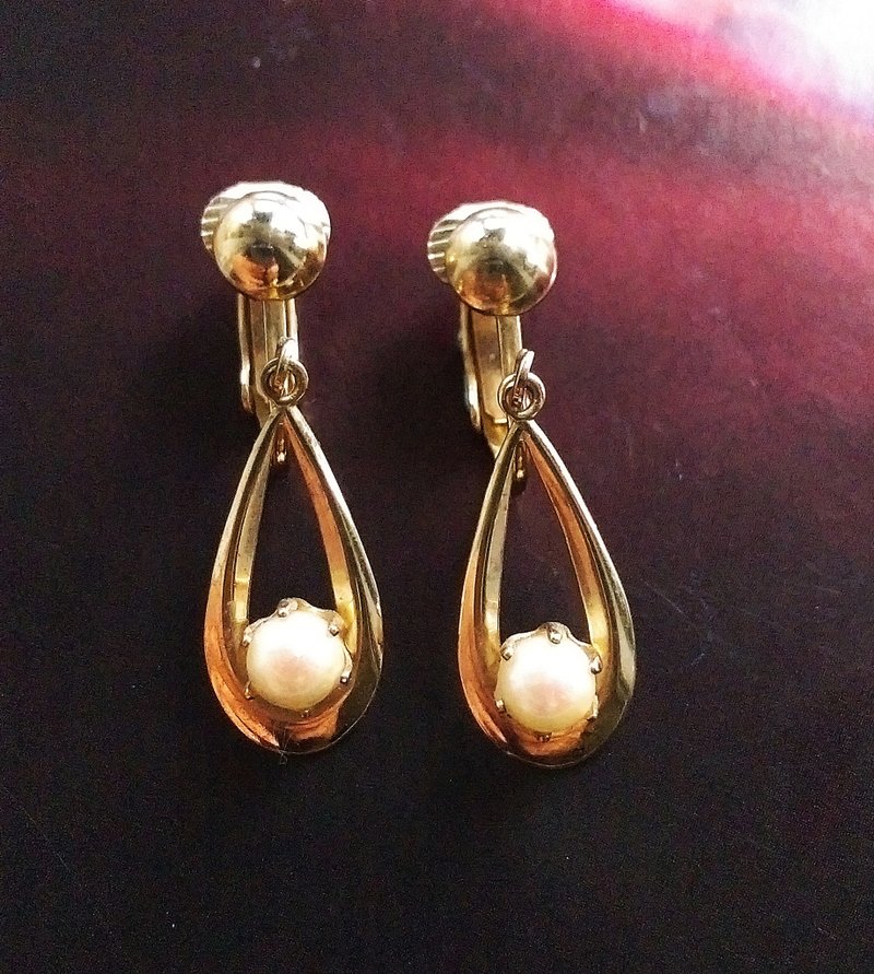 Vintage Jewelry 西洋古董飾品 優雅仿珠 夾式耳環 - Earrings & Clip-ons - Other Metals Gold