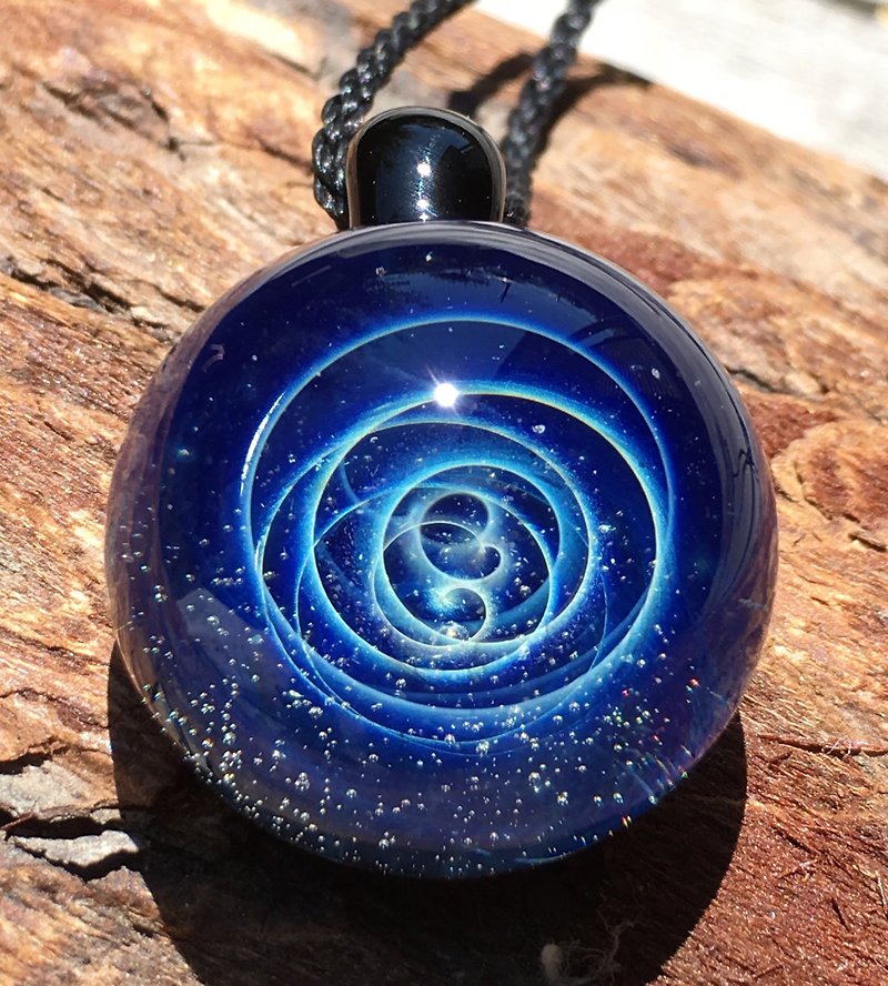 boroccus  Solid  A galaxy  The nebula design  Thermal glass  Pendant. - Necklaces - Glass Blue