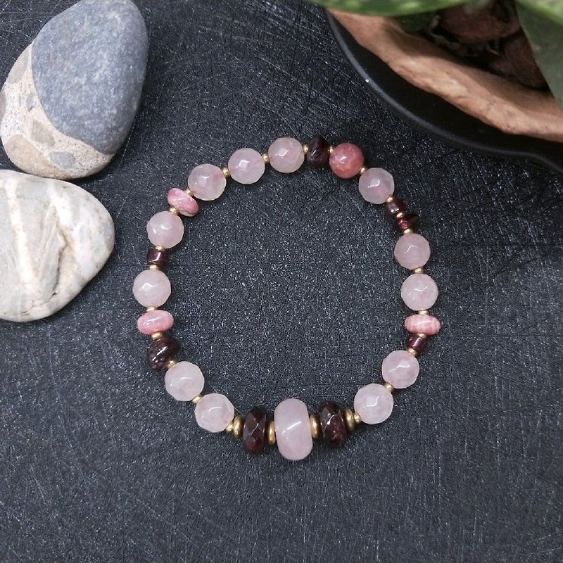 [The only product] pink crystal*red stone*red garnet bracelet Valentine's Day / Christmas gift - Bracelets - Wood Brown