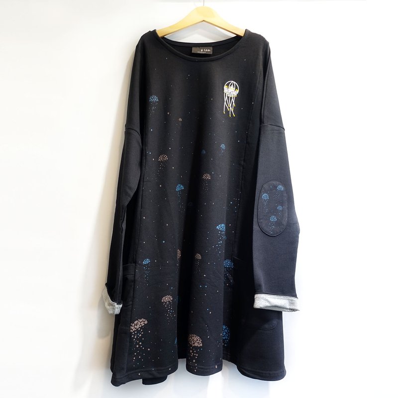 Urb.水母燈 / 長袖 / 傘狀斗篷寬鬆衣 - 女上衣/長袖上衣 - 棉．麻 黑色