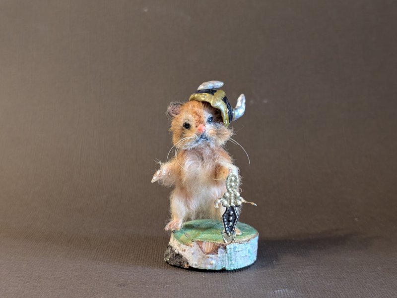 The Viking hamster is sailing on a boat. Crocheted miniature - 5cm. - 公仔/玩偶 - 其他材質 咖啡色