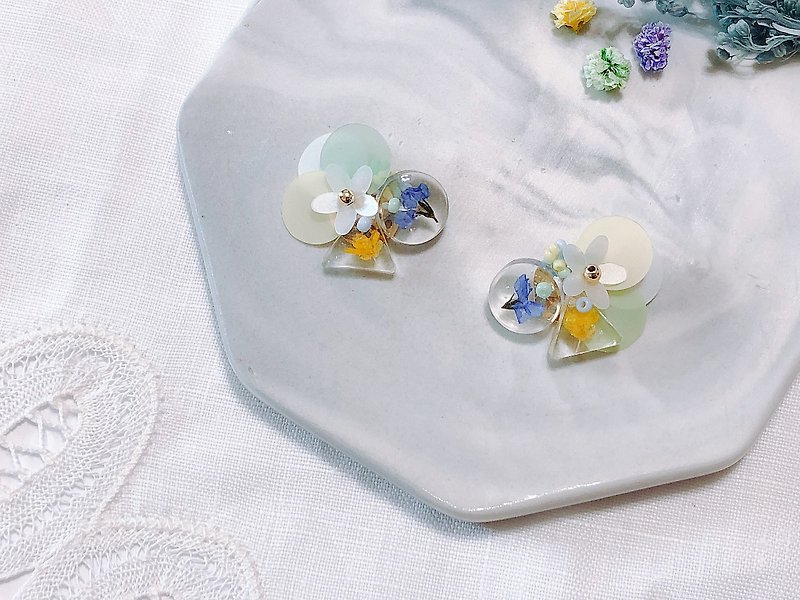 Flower Book Series-Ice Lime Aroma Hand Hand Drying Flower Embossed Ear Ear/Aurture - ต่างหู - วัสดุอื่นๆ 