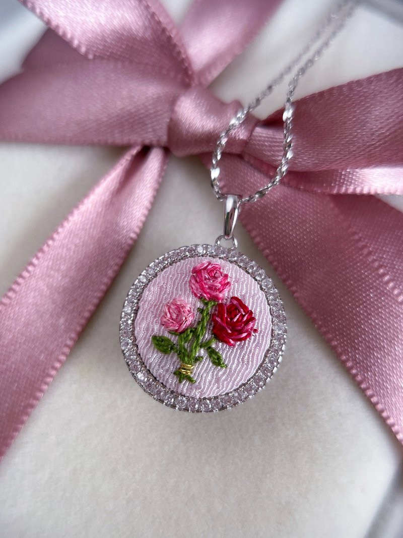 Bouquet of roses rose bouquet embroidered sterling silver necklace - Necklaces - Sterling Silver Pink