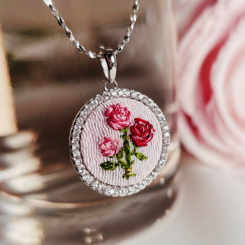 Bouquet of roses 玫瑰花束刺繡純銀項鍊 - 項鍊 - 純銀 粉紅色