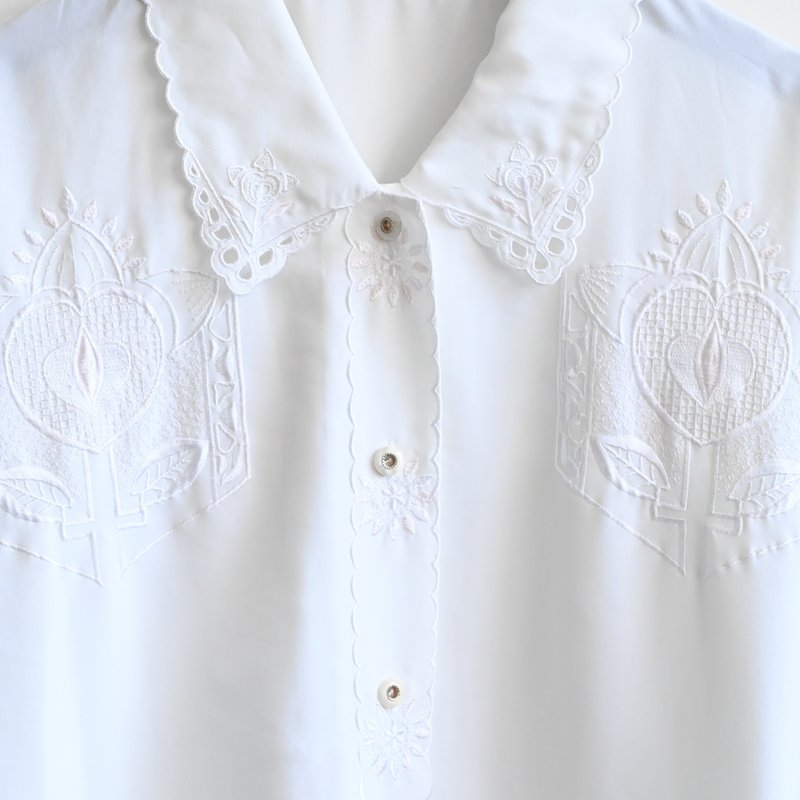 [Egg Plant Vintage] Exotic Flower Embroidery Vintage Shirt - เสื้อเชิ้ตผู้หญิง - ไฟเบอร์อื่นๆ ขาว