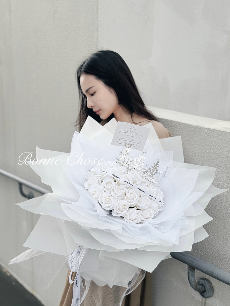 巨型33朵白玫瑰芭蕾花束/告白花束/求婚花束/生日花束/生日驚喜 - 乾燥花/永生花 - 植物．花 白色