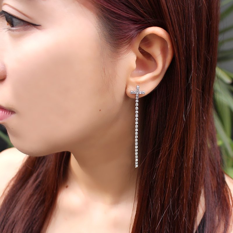 Pray for love / pray for love long chain earrings Swarovski crystal - ต่างหู - โลหะ ขาว