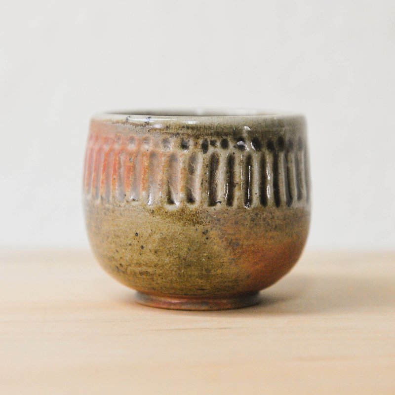柴燒陶手作 直條刻紋的茶杯 - 茶具/茶杯 - 陶 咖啡色