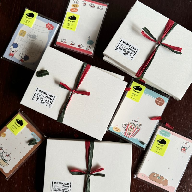 Christmas gift box // mini note pad - Sticky Notes & Notepads - Paper White