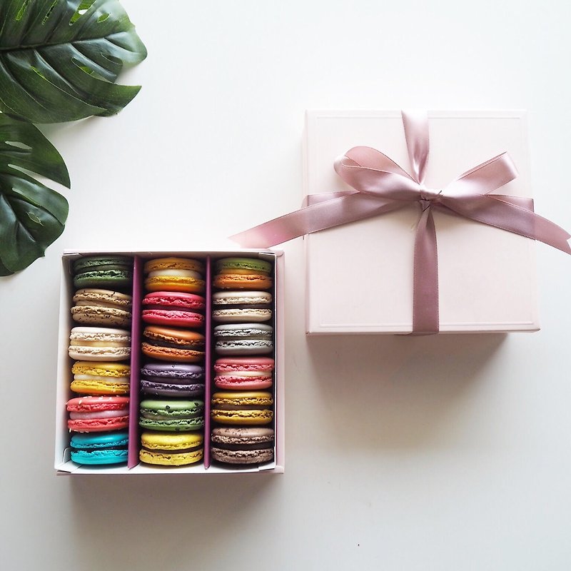 HERSTON 【18 in Macarons gift box】 - เค้กและของหวาน - วัสดุอื่นๆ หลากหลายสี