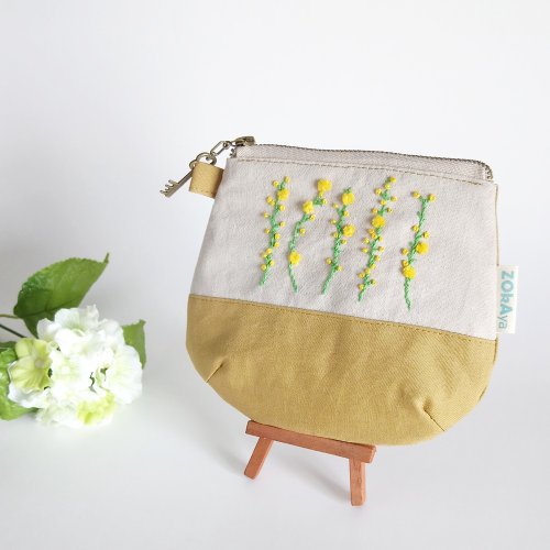 カラフルな手刺繍のポーチ カラフル刺繍ポーチ - メルカリ