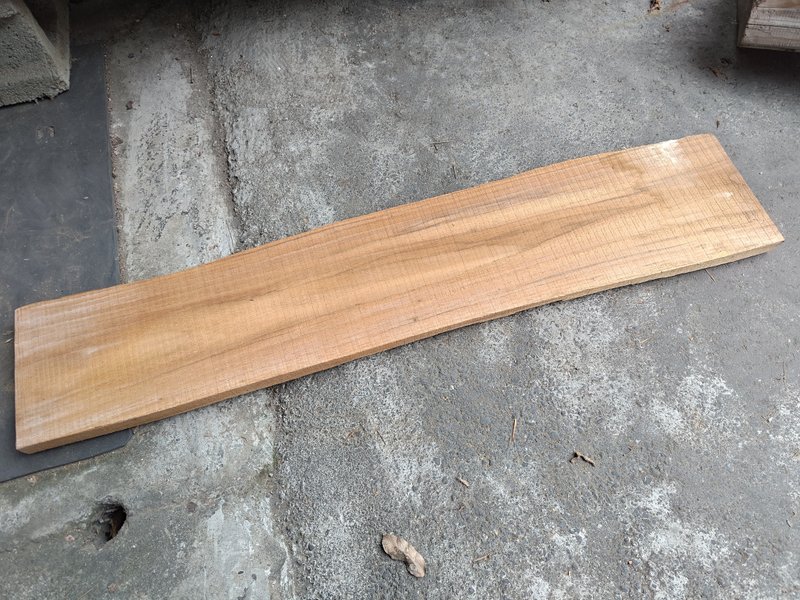 Native Taiwanese Teak Wood Slab - Similar to Burmese Teak. Dimensions: Length 90cm, Width 24cm, Height 3cm. - เฟอร์นิเจอร์อื่น ๆ - ไม้ 