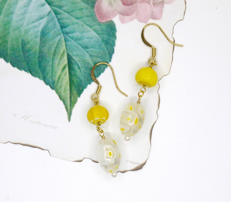 [Riitta] Glazed Yellow Flower Earrings (Clip-On) - ต่างหู - เครื่องเพชรพลอย 